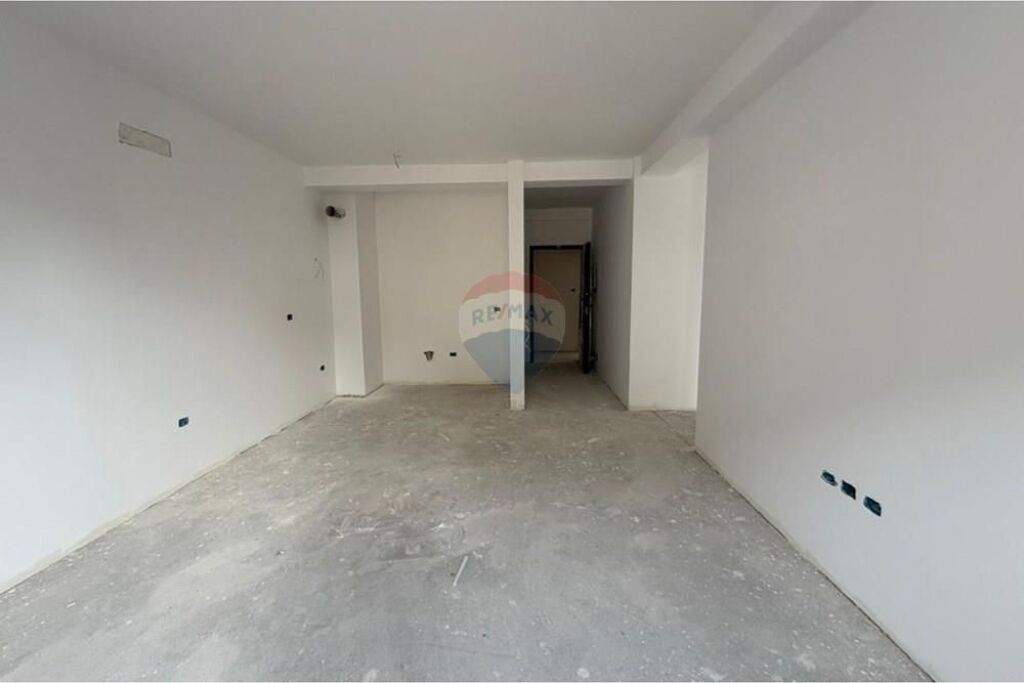 🏡 Shitet Apartament 2+1 – Planimetri Funksionale