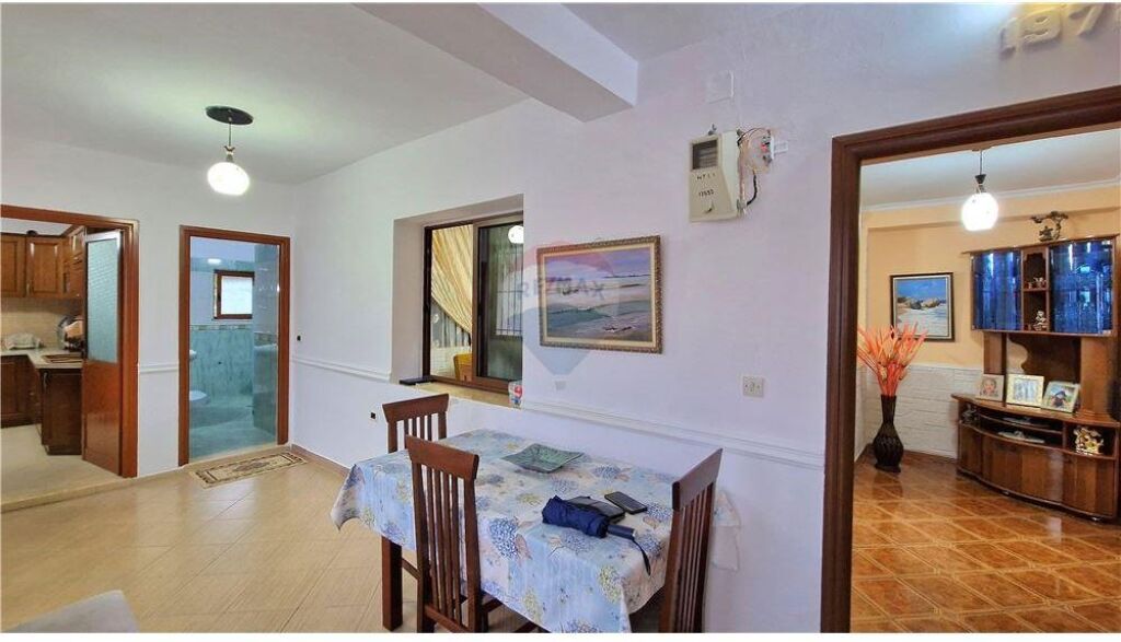 🏡 Shtëpi Private për Shitje – Vlorë (Çole, Lagjja “24 Maj”)