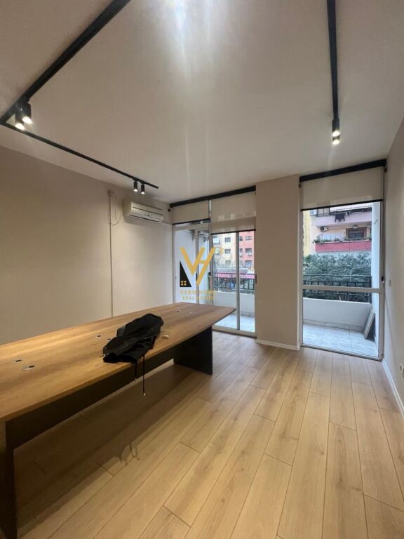 UFFICIO 90 M2 IN AFFITTO A KOMUNA E PARISIT 90.000 LEKE