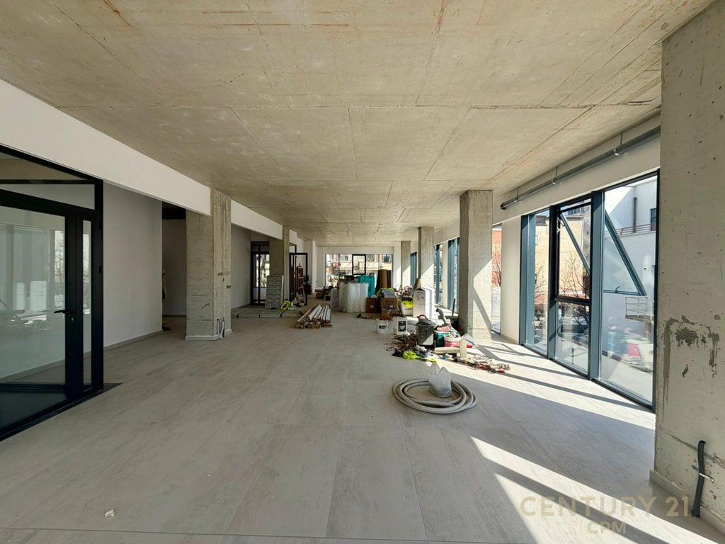 OPEN SPACE AREA 110 M² FOR RENT – NEXT TO BARRIKADAVE STREET!