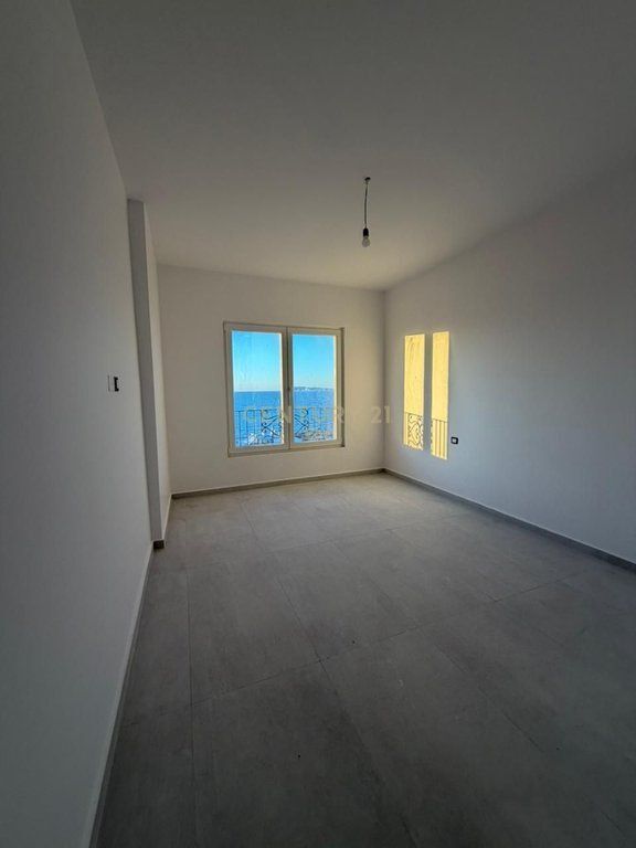 PAPAFINGO CON VISTA MARE IN VENDITA, QERRET !!