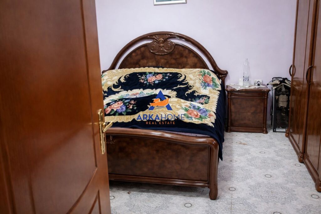 JEPET APARTAMENT ME QERA 3+1+BALLKON "TE RRUGA PJETER BUDI RRUGA E ELBASANIT" 100.000 LEKE