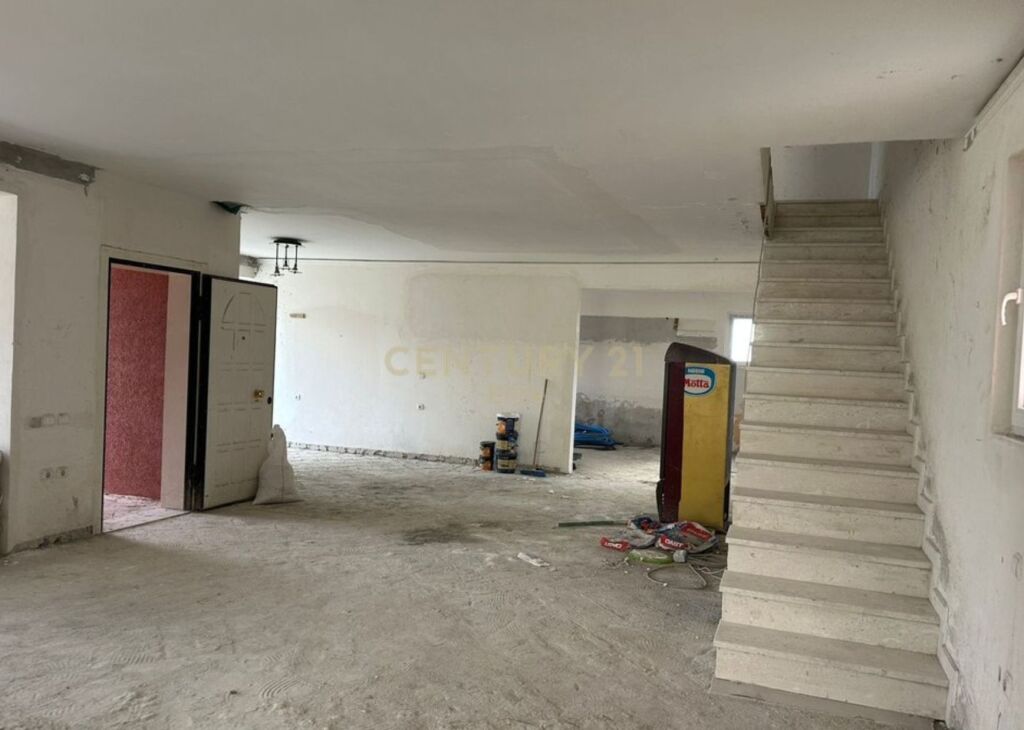 Edificio multifunzionale in affitto