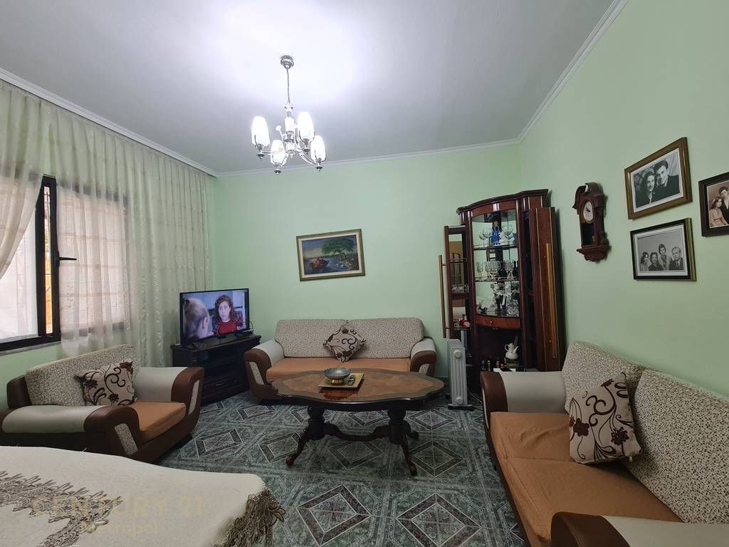 OFFRO CASA PRIVATA SU DUE PIANI IN AFFITTO - KOMBINAT! 800 € /Mese
