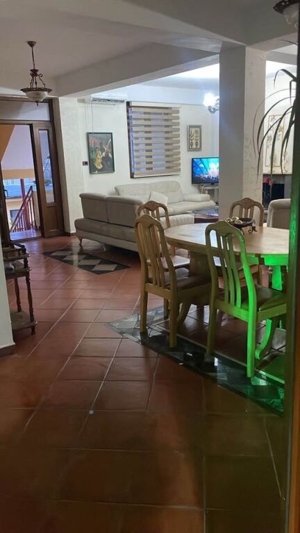 Apartament 2+1 me qera tek Materniteti i Ri