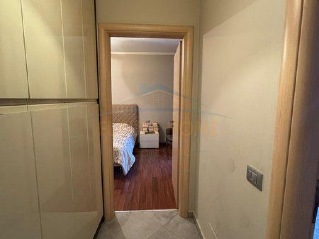 Shitet,Apartament 2+1+2, Kompleksi Tower Bridge,Rruga e Dibres.