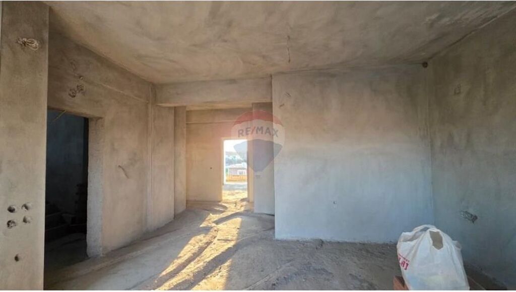 🏡 3-storey Villa for Sale – 24 Maji Neighborhood, Vlora