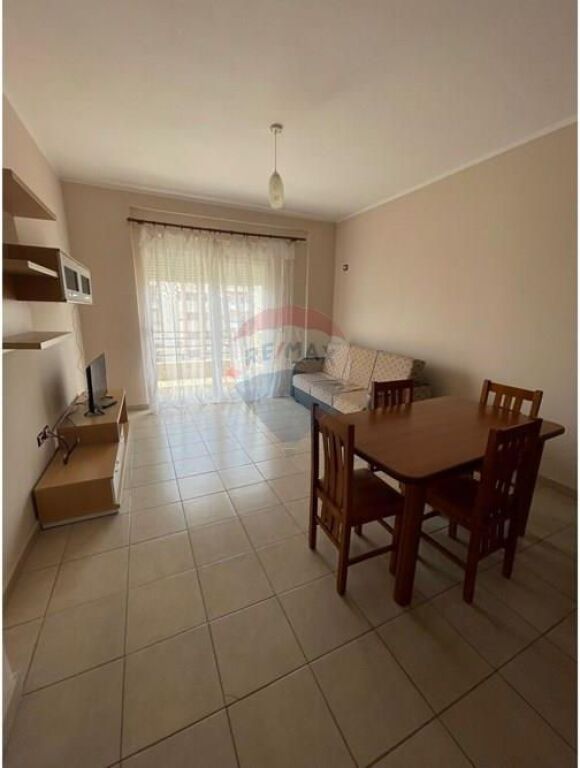 🏡 Apartament 1+1 me Qira – Lungomare, Vlorë