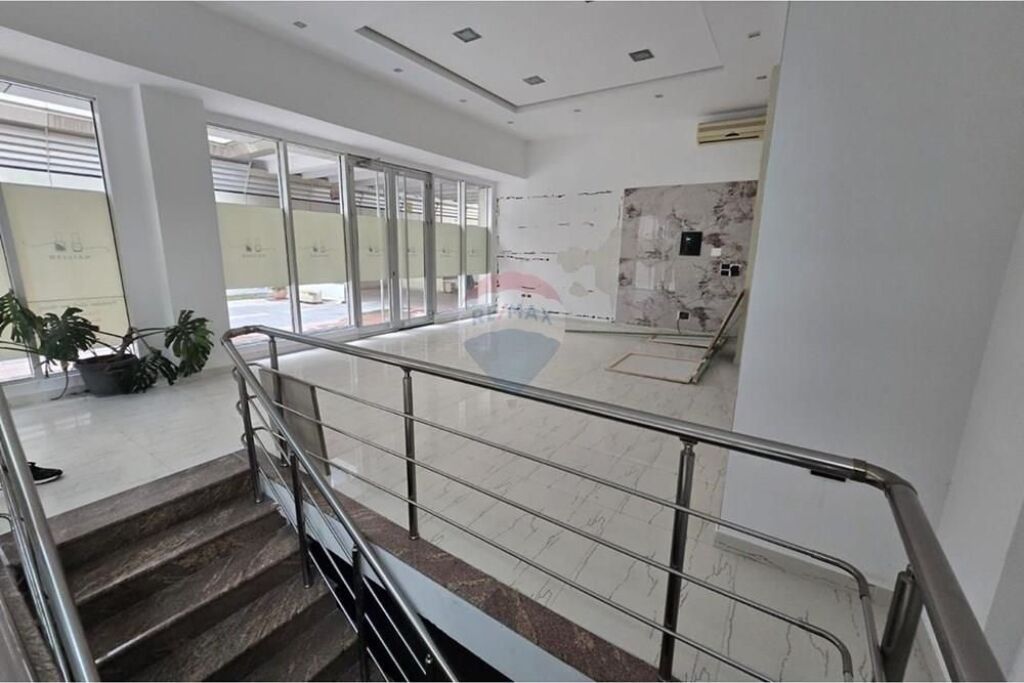 🏪 Shop – For Sale | Vlorë 📍 Behind Conad | Isa Boletini Square