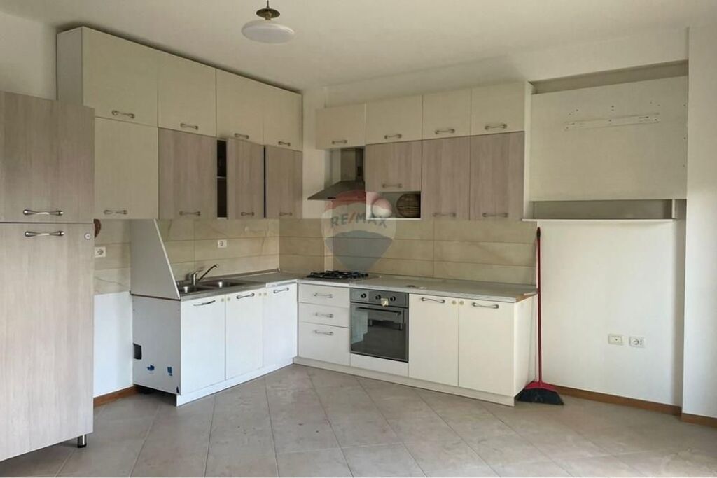 🏡 Appartamento 3+1 in Affitto – Vicino al Parco Aulona, Vlora