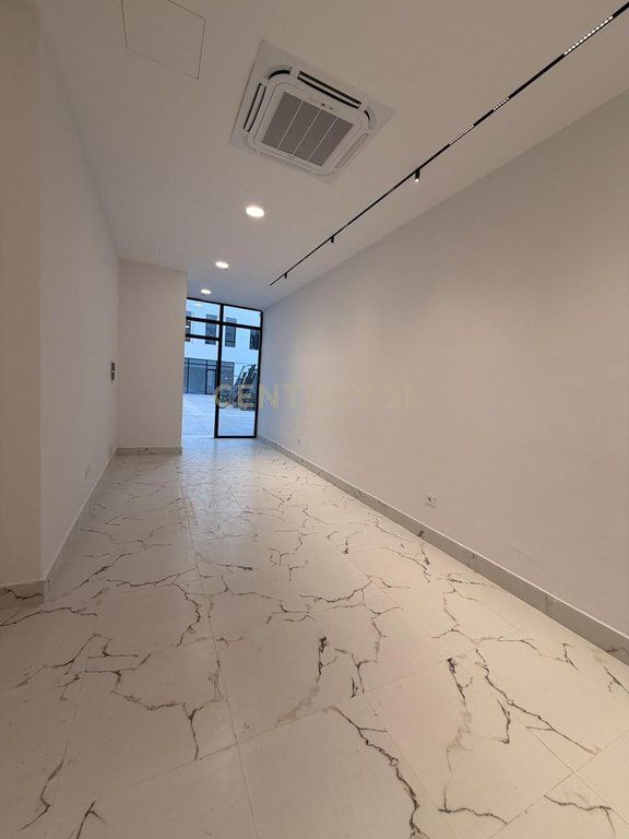 Business Unit for sale very close to Skënderbej Square (Center), Mine Peza Street - 211,200€ | 38.4 m²