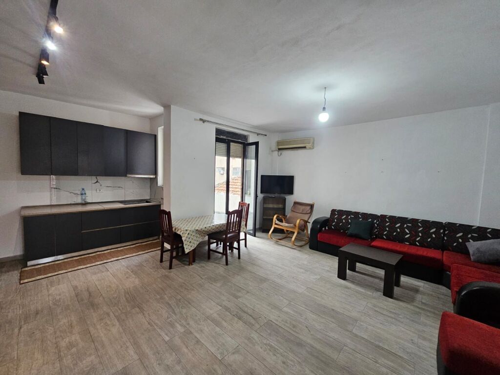 AFFITTASI APPARTAMENTO 2+1 + VERANDA VICINO AL GIARDINO IVINA