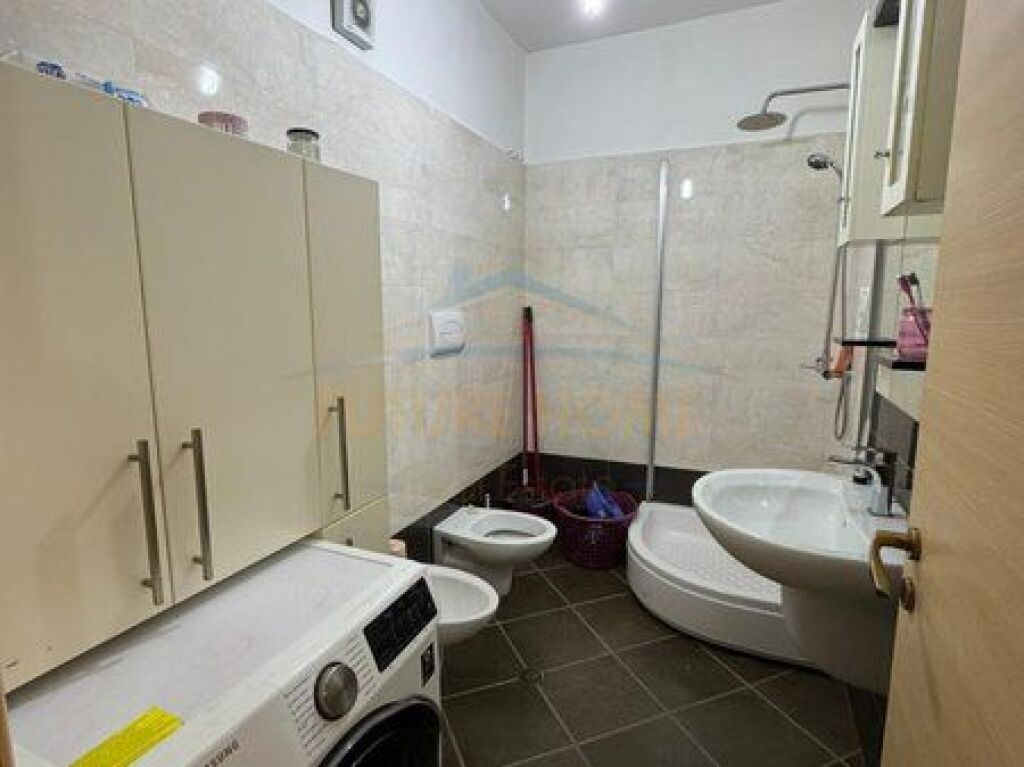 Shitet,Apartament 2+1+2, Kompleksi Tower Bridge,Rruga e Dibres.