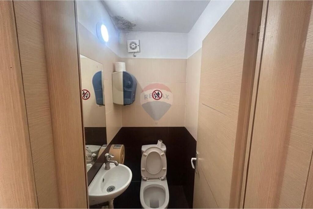 🏪 Shop – For Sale | Vlorë 📍 Behind Conad | Isa Boletini Square