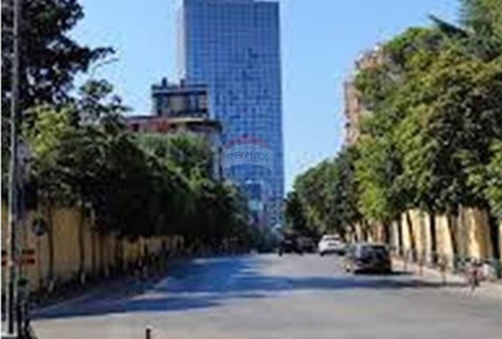 Dyqan - Për Shitje - Rruga e Elbasanit, Tiranë