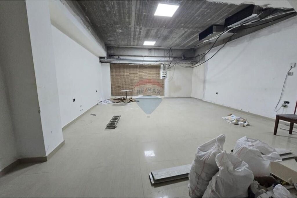 🏪 Shop – For Sale | Vlorë 📍 Behind Conad | Isa Boletini Square