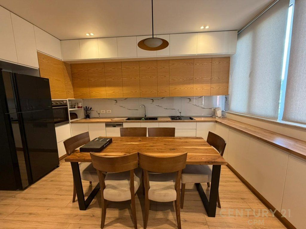 APARTAMENT 2+1+POST PARKIMI ME QIRA PRANE KOMUNES SE PARISIT!
