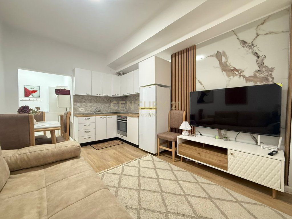 Jepet me Qira Apartament 1+1 prane Petroninit