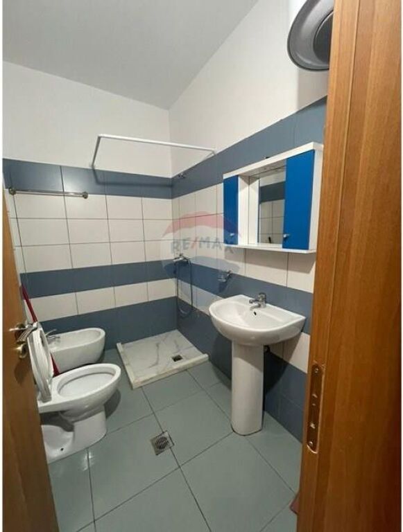 🏡 Apartament 1+1 me Qira – Lungomare, Vlorë