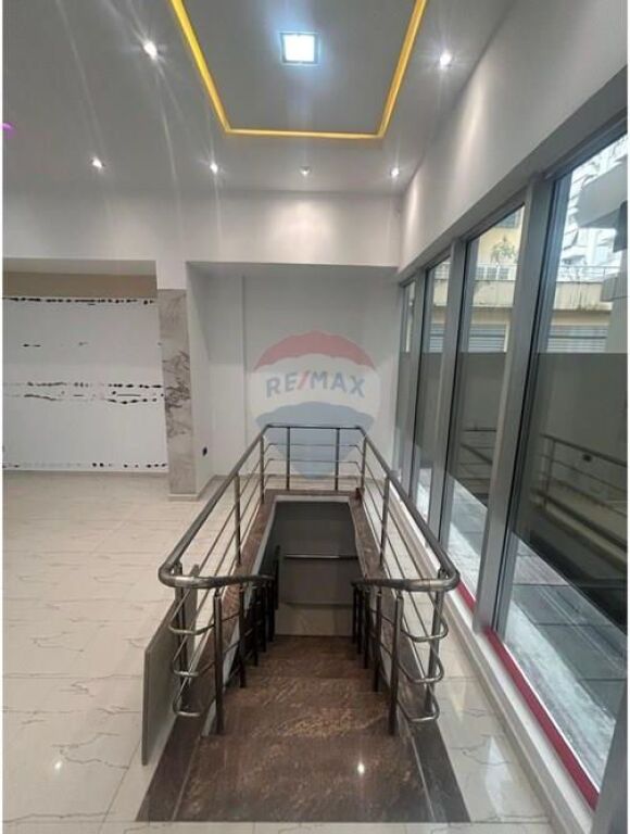 🏪 Shop – For Sale | Vlorë 📍 Behind Conad | Isa Boletini Square