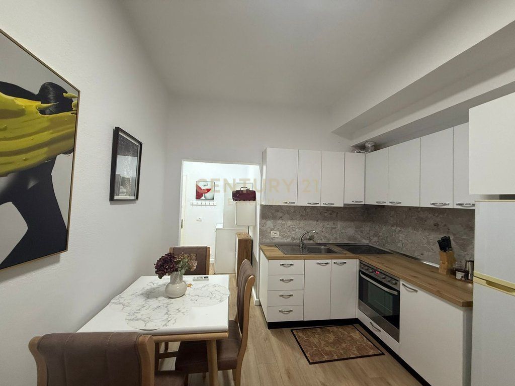 Jepet me Qira Apartament 1+1 prane Petroninit