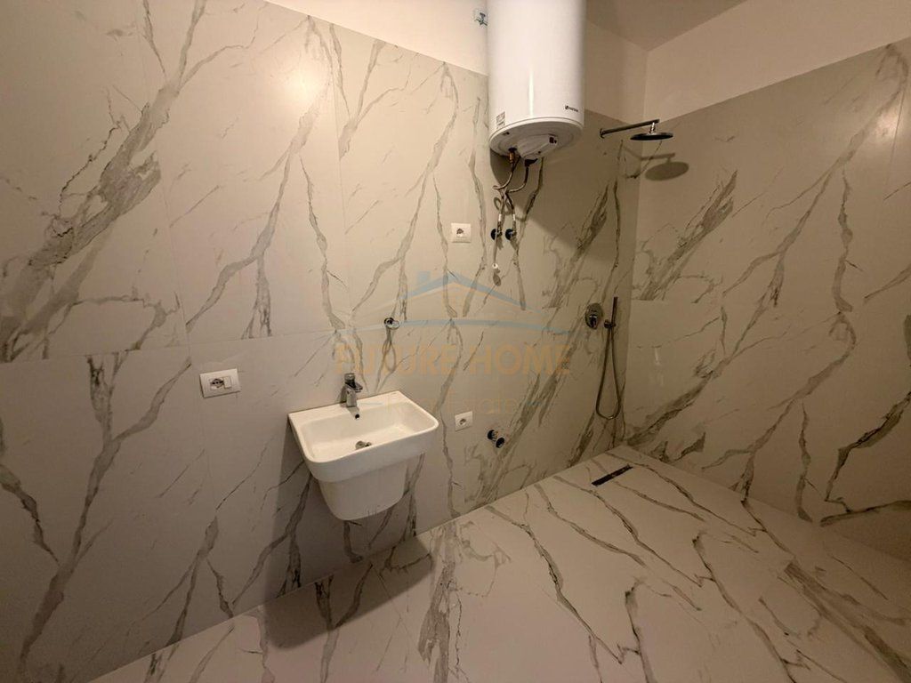 Qira, Apartament 3+1+2, Rruga e Barrikadave, Tiranë.