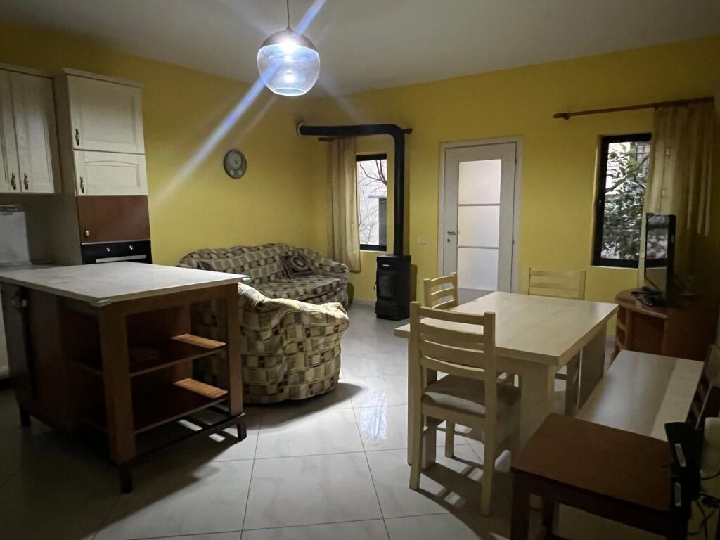 Disponojmë vilë për qira me vendndodhje në Sauk