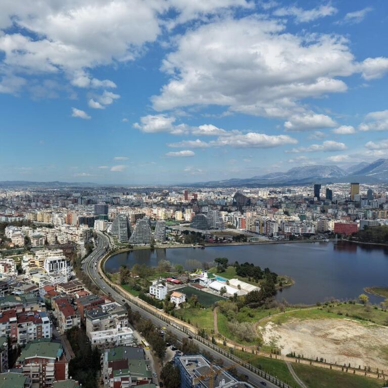 🏡✨ Shitet Apartament 2+1 – Liqeni i Thatë ✨🏡