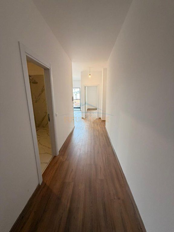 Qira, Apartament 3+1+2, Rruga e Barrikadave, Tiranë.