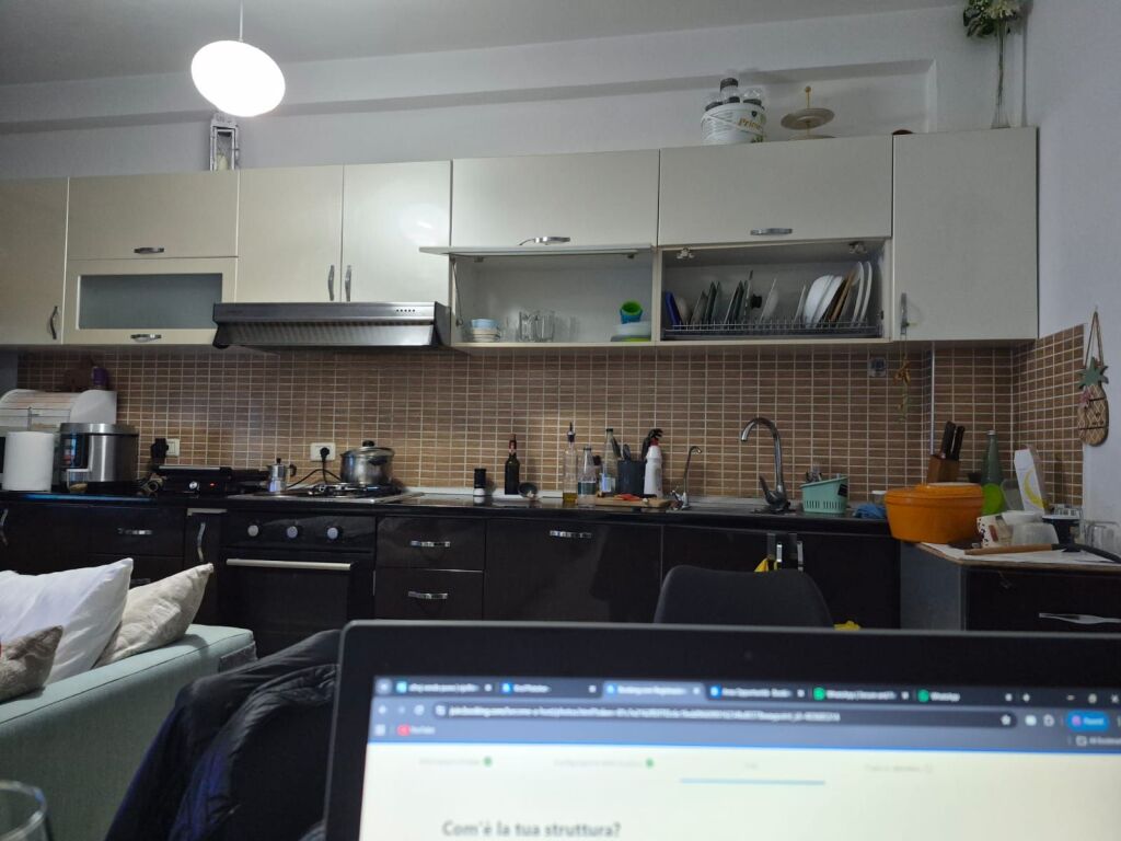 🏡 JEPET ME QERA APARTAMENT 2+1  📍 Vendndodhja: Përballë Delijorgjit, Rr. Stavri Themeli💶 Çmimi: 550€ / muaj