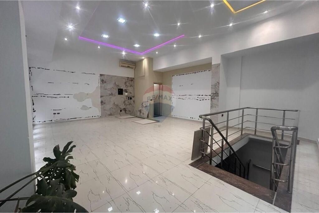 🏪 Shop – For Sale | Vlorë 📍 Behind Conad | Isa Boletini Square