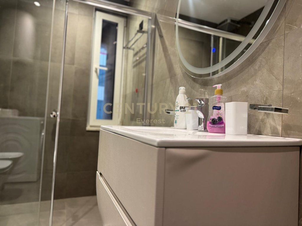 RRUGA E DURRESIT, APARTAMENT 2+1 ME QIRA!