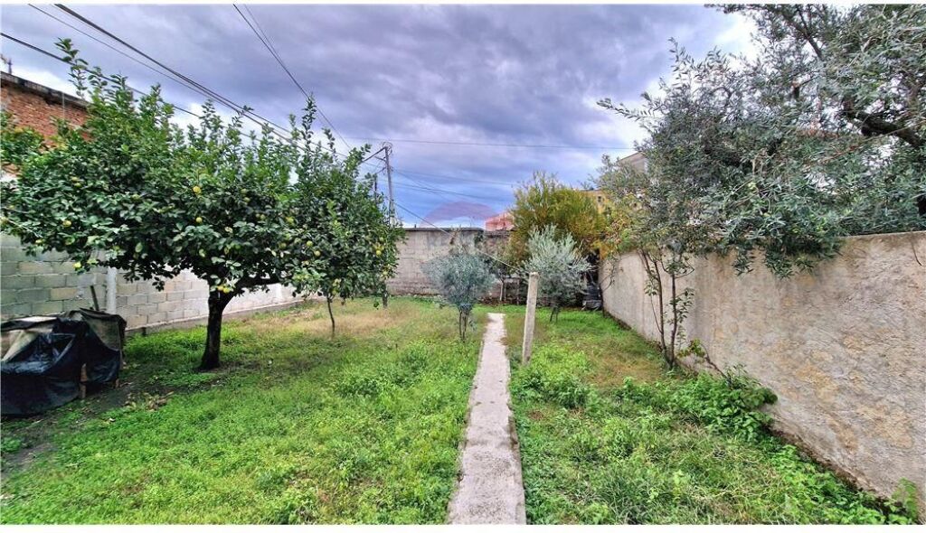 🏡 Shtëpi Private për Shitje – Vlorë (Çole, Lagjja “24 Maj”)