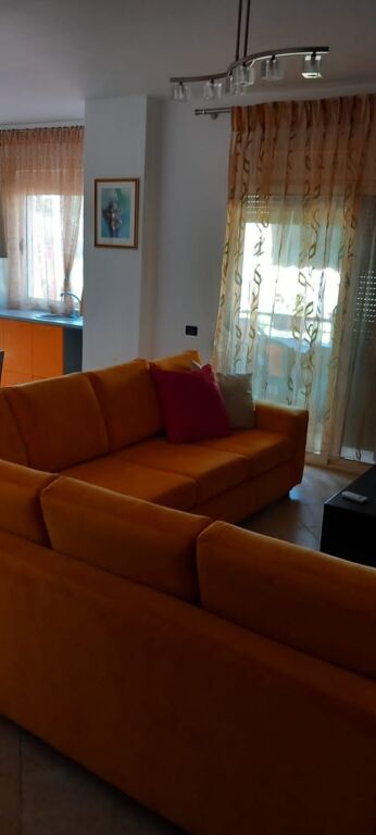 Appartamento 1+1 in affitto a Golem. Affitto annuale DI FRONTE all'hotel Hepidan