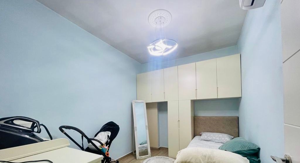 VENDESI APPARTAMENTO 2+1 VICINO ALLA SCUOLA UNITA