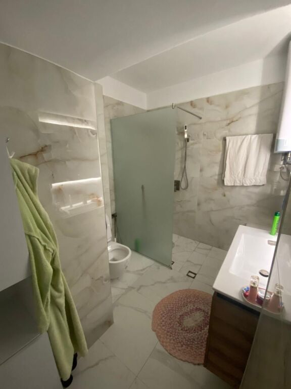 Apartament 2+1 + 3 ballkone per shitje tek Eleonora