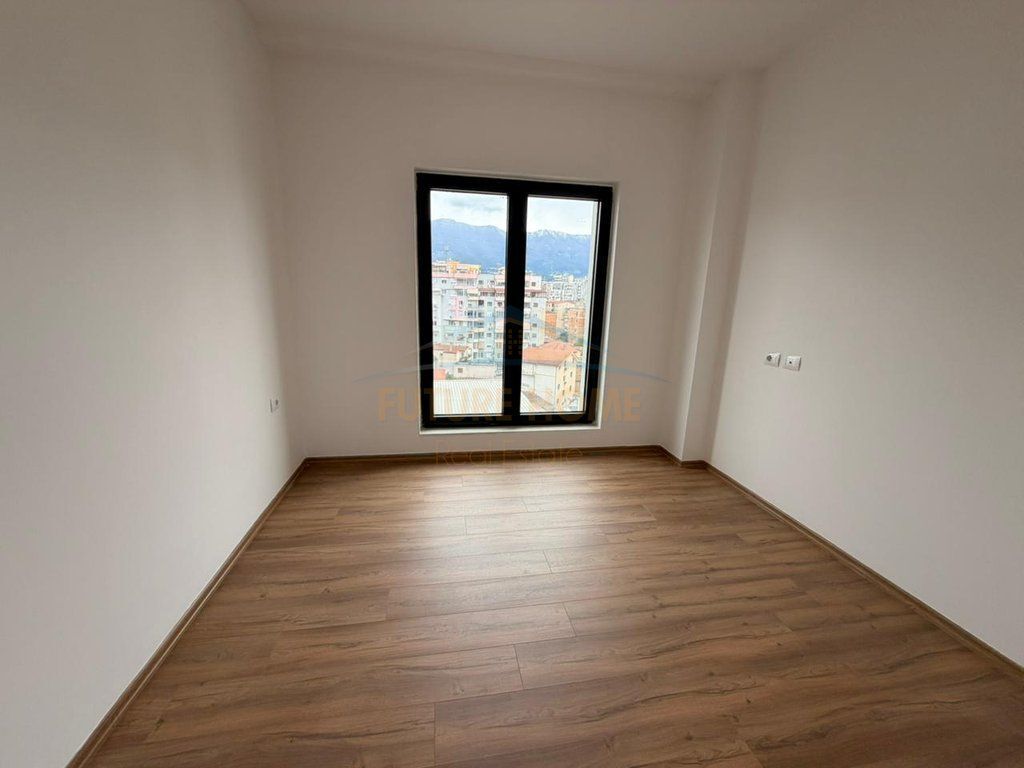 Qira, Apartament 3+1+2, Rruga e Barrikadave, Tiranë.