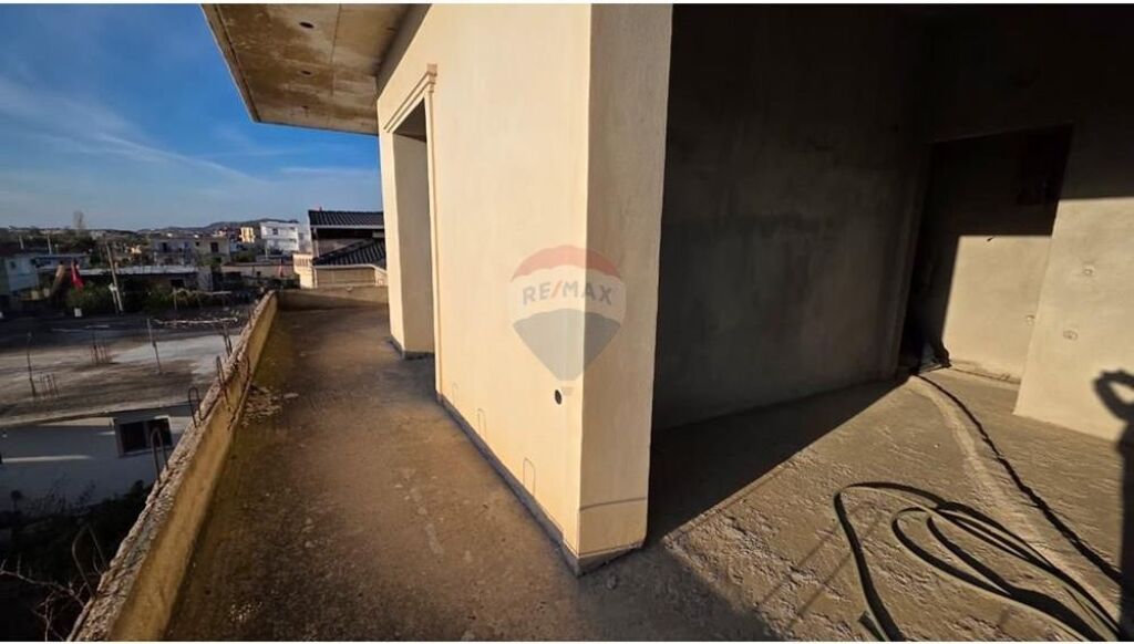 🏡 3-storey Villa for Sale – 24 Maji Neighborhood, Vlora