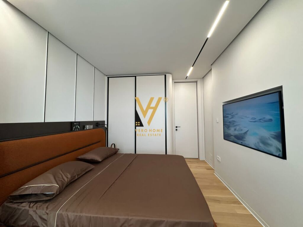 JEPET APARTAMENT 1+1+BLK ME QERA TE GOLDEN TOWER, MINE PEZA 1.200 EURO