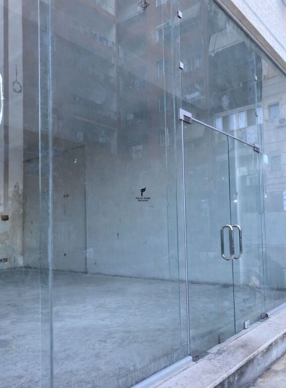 VENDESI COMMERCIALE IN VENDITA 110 M2 YZBERISHT 140.000 EURO FH-66904