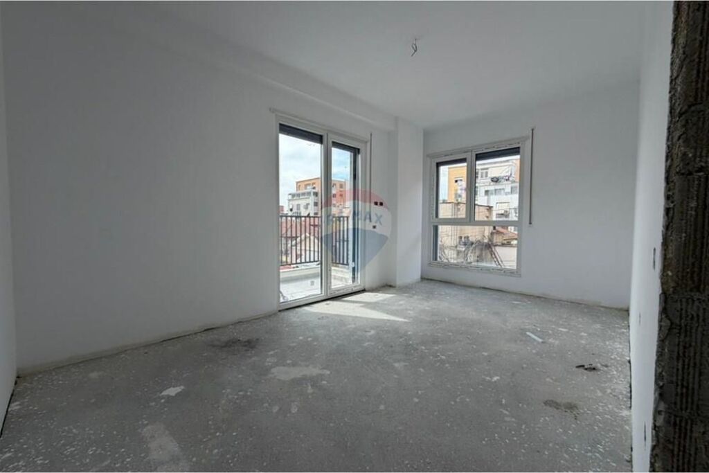 🏡 Shitet Apartament 2+1 – Planimetri Funksionale