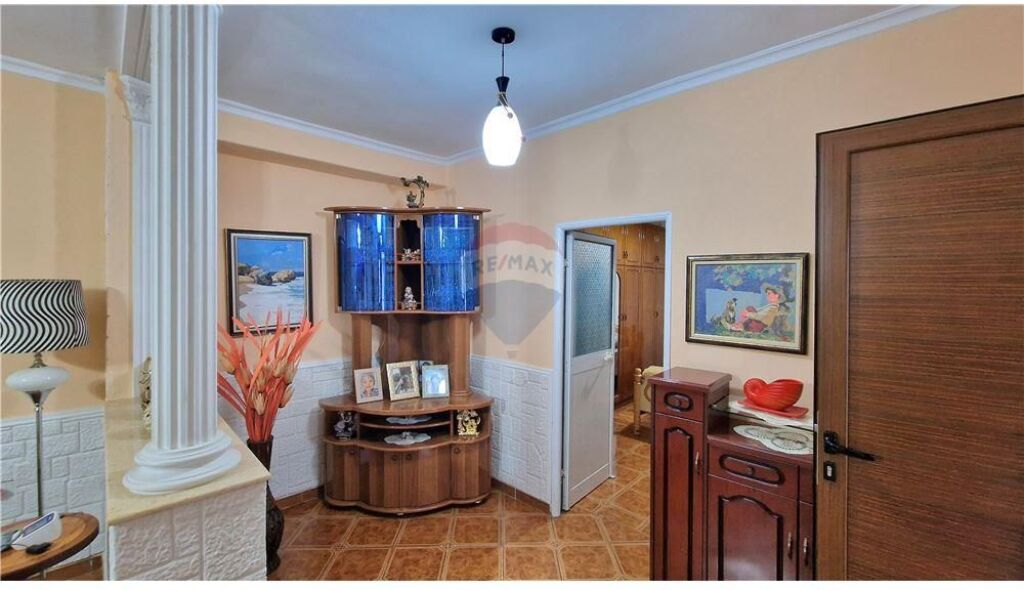 🏡 Shtëpi Private për Shitje – Vlorë (Çole, Lagjja “24 Maj”)