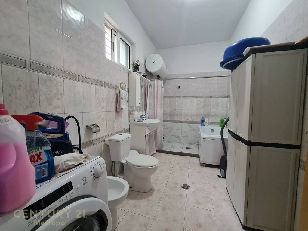 OFFRO CASA PRIVATA SU DUE PIANI IN AFFITTO - KOMBINAT! 800 € /Mese