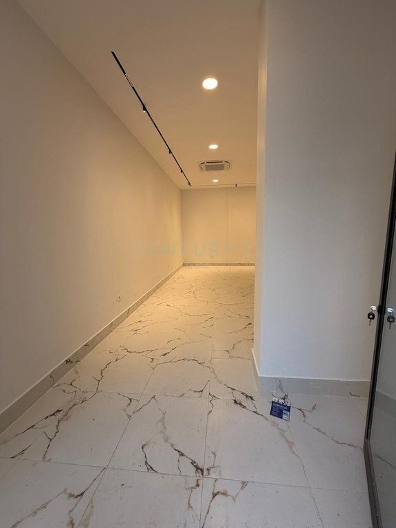 Business Unit for sale very close to Skënderbej Square (Center), Mine Peza Street - 211,200€ | 38.4 m²
