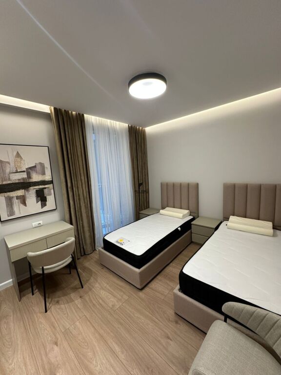 APARTAMENT ME QERA 2+1+2+2 MINE PEZA 1.500 EURO FH-67038