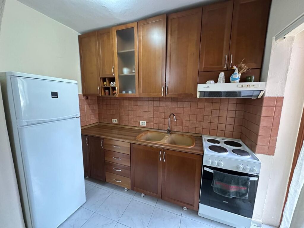 🏢Tek Ambasada Amerikane shitet apartament 1+1, 15,000,000Leke