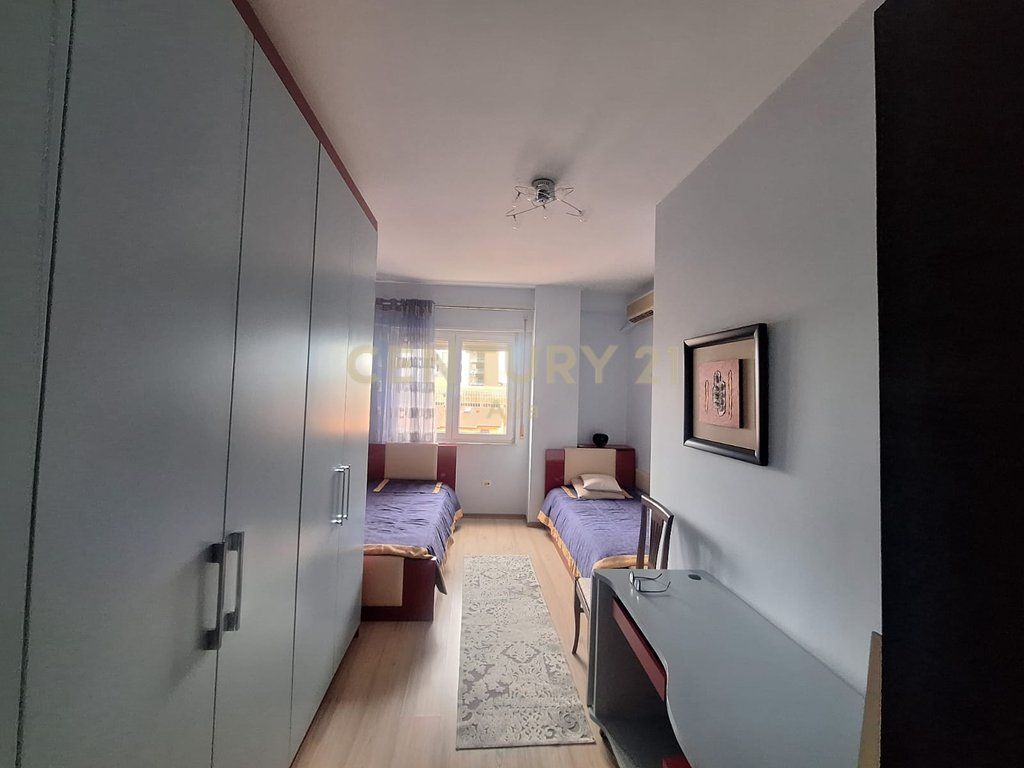 Apartament 2+1 me qira tek Rruga e Barrikadave,