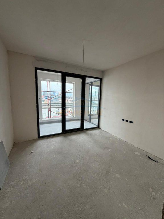 Apartment 2+1+2 for sale White Tower Komuna e Parisit