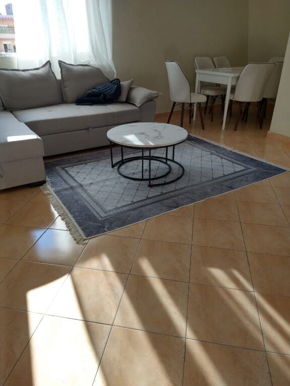 Jepet me Qera Apartament 1+1 tek Kazazi Durres