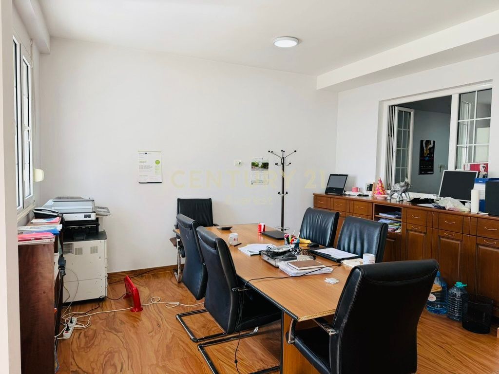 Ufficio in Affitto vicino al Mercato Cam